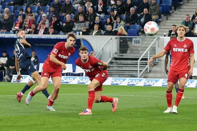 03.10.2025, xrekx, Fussball 1.Bundesliga, TSG 1899 Hoffenheim - 1.FC Köln v.l. Tim Lemperle (TSG 1899 Hoffenheim) JoÃ«l Schmied (1.FC Koeln) Eric Martel (1.FC Koeln) Timo Hübers Huebers (1.FC Koeln) (DFL DFB REGULATIONS PROHIBIT ANY USE OF PHOTOGRAPHS as IMAGE SEQUENCES and or QUASI-VIDEO) Sinsheim