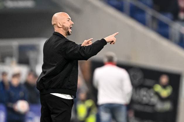 Trainer Christian Ilzer (1899 Hoffenheim) gestikuliert, gestik waehrend des spiels der Bundesliga zwischen TSG Hoffenheim und 1. FC Köln, PreZero Arena am 03. October 2025 in Sinsheim, Deutschland. (Foto von Harry Langer DeFodi Images) +++ Trainer Christian Ilzer (1899 Hoffenheim) gestures during the Bundesliga match between TSG Hoffenheim and 1. FC Köln at PreZero Arena on October 3, 2025 in Sinsheim, Germany. (Photo by Harry Langer DeFodi Images) DFL regulations prohibit any use of photographs as image sequences and or quasi-video. (Photo by Harry Langer DeFodi Images) DFL regulations prohibit any use of photographs as image sequences and or quasi-video. Trainer Christian Ilzer 1899 Hoffenheim gestures during the Bundesliga match between TSG Hoffenheim and 1 FC Köln, PreZero Arena am 03 October 2025 in Sinsheim, Germany Photo by Harry Langer DeFodi Images Trainer Christian Ilzer 1899 Hoffenheim gestures during the Bundesliga match between TSG Hoffenheim and 1 FC Köln at PreZero Arena on October 3, 2025 in Sinsheim, Germany Photo by Harry Langer DeFodi Images DFL regulations prohibit any use of photographs as image sequences and or quasi video Photo by Harry Langer DeFodi Images DFL regulations prohibit any use of photographs as image sequences and or quasi video