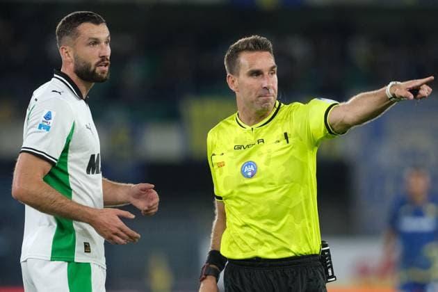 CALCIO - Serie A - Hellas Verona FC vs US Sassuolo The Referee of the match, Francesco Forneau of Roma delegation during the soccer match between Hellas Verona FC and US Sassuolo, MD6 of Serie A Enilive Italian soccer championship 2025 2026 at Marcantonio Bentegodi Stadium on October 3, 2025, Verona, Italy. Verona Italy  Copyright: xIPAxSport ABACAx