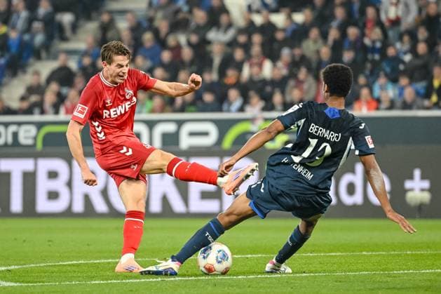 Jakub KamiÅ ski (1. FC Köln) und Bernardo (1899 Hoffenheim) im Zweikampf waehrend des spiels der Bundesliga zwischen TSG Hoffenheim und 1. FC Köln, PreZero Arena am 03. October 2025 in Sinsheim, Deutschland. (Foto von Harry Langer DeFodi Images) +++ Jakub KamiÅ ski (1. FC Köln) und Bernardo (1899 Hoffenheim) battle for the ball during the Bundesliga match between TSG Hoffenheim and 1. FC Köln at PreZero Arena on October 3, 2025 in Sinsheim, Germany. (Photo by Harry Langer DeFodi Images) DFL regulations prohibit any use of photographs as image sequences and or quasi-video. (Photo by Harry Langer DeFodi Images) DFL regulations prohibit any use of photographs as image sequences and or quasi-video. Jakub KamiÅ ski 1 FC Köln and Bernardo 1899 Hoffenheim in a duel during the Bundesliga match between TSG Hoffenheim and 1 FC Köln, PreZero Arena on October 03 2025 in Sinsheim, Germany Photo by Harry Langer DeFodi Images Jakub KamiÅ ski 1 FC Köln and Bernardo 1899 Hoffenheim battle for the ball during the Bundesliga match between TSG Hoffenheim and 1 FC Köln at PreZero Arena on October 3, 2025 in Sinsheim, Germany Photo by Harry Langer DeFodi Images DFL regulations prohibit any use of photographs as image sequences and or quasi video Photo by Harry Langer DeFodi Images DFL regulations prohibit any use of photographs as image sequences and or quasi video