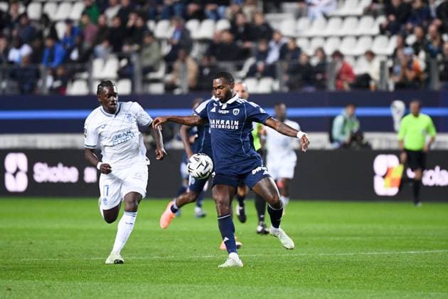 Paris FC v FC Lorient - Ligue 1 McDonald s 2025 2026 17 Jean Victor MAKENGO (fcl) - 06 OTAVIO ATAIDE (pfc) during the Ligue 1 McDonald s match between Paris and Lorient at Stade Jean Bouin on October 3, 2025 in Paris, France. Paris France  Copyright: xFEPx 776348148
