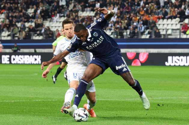 FOOTBALL : Paris FC Vs FC Lorient - Ligue 1 - 03 10 2025 Otavio Ataide Da Silva (Paris FC) Vs Theo Le Bris (FC Lorient) ParisFrance  Copyright: xMichtofx