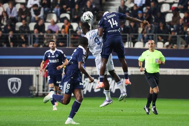 FOOTBALL : Paris FC Vs FC Lorient - Ligue 1 - 03 10 2025 Mohamed Bamba (FC Lorient) Vs Hamari Traore (Paris FC) ParisFrance  Copyright: xMichtofx