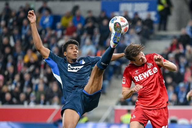 Bernardo (1899 Hoffenheim) und Jakub KamiÅ ski (1. FC Köln) im Zweikampf waehrend des spiels der Bundesliga zwischen TSG Hoffenheim und 1. FC Köln, PreZero Arena am 03. October 2025 in Sinsheim, Deutschland. (Foto von Harry Langer DeFodi Images) +++ Bernardo (1899 Hoffenheim) und Jakub KamiÅ ski (1. FC Köln) battle for the ball during the Bundesliga match between TSG Hoffenheim and 1. FC Köln at PreZero Arena on October 3, 2025 in Sinsheim, Germany. (Photo by Harry Langer DeFodi Images) DFL regulations prohibit any use of photographs as image sequences and or quasi-video. (Photo by Harry Langer DeFodi Images) DFL regulations prohibit any use of photographs as image sequences and or quasi-video. Bernardo 1899 Hoffenheim and Jakub KamiÅ ski 1 FC Köln in a duel during the Bundesliga match between TSG Hoffenheim and 1 FC Köln, PreZero Arena on 03 October 2025 in Sinsheim, Germany Photo by Harry Langer DeFodi Images Bernardo 1899 Hoffenheim and Jakub KamiÅ ski 1 FC Köln battle for the ball during the Bundesliga match between TSG Hoffenheim and 1 FC Köln at PreZero Arena on October 3, 2025 in Sinsheim, Germany Photo by Harry Langer DeFodi Images DFL regulations prohibit any use of photographs as image sequences and or quasi video Photo by Harry Langer DeFodi Images DFL regulations prohibit any use of photographs as image sequences and or quasi video