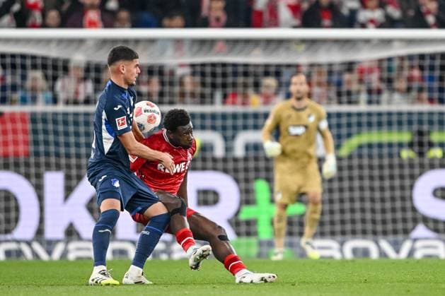 Albian Hajdari (1899 Hoffenheim)und Ragnar Ache (1. FC Köln) im Zweikampf waehrend des spiels der Bundesliga zwischen TSG Hoffenheim und 1. FC Köln, PreZero Arena am 03. October 2025 in Sinsheim, Deutschland. (Foto von Harry Langer DeFodi Images) +++ Albian Hajdari (1899 Hoffenheim)und Ragnar Ache (1. FC Köln) battle for the ball during the Bundesliga match between TSG Hoffenheim and 1. FC Köln at PreZero Arena on October 3, 2025 in Sinsheim, Germany. (Photo by Harry Langer DeFodi Images) DFL regulations prohibit any use of photographs as image sequences and or quasi-video. (Photo by Harry Langer DeFodi Images) DFL regulations prohibit any use of photographs as image sequences and or quasi-video. Albian Hajdari 1899 Hoffenheim and Ragnar Ache 1 FC Köln in duel during the Bundesliga match between TSG Hoffenheim and 1 FC Köln, PreZero Arena on 03 October 2025 in Sinsheim, Germany Photo by Harry Langer DeFodi Images Albian Hajdari 1899 Hoffenheim and Ragnar Ache 1 FC Köln battle for the ball during the Bundesliga match between TSG Hoffenheim and 1 FC Köln at PreZero Arena on October 3, 2025 in Sinsheim, Germany Photo by Harry Langer DeFodi Images DFL regulations prohibit any use of photographs as image sequences and or quasi video Photo by Harry Langer DeFodi Images DFL regulations prohibit any use of photographs as image sequences and or quasi video