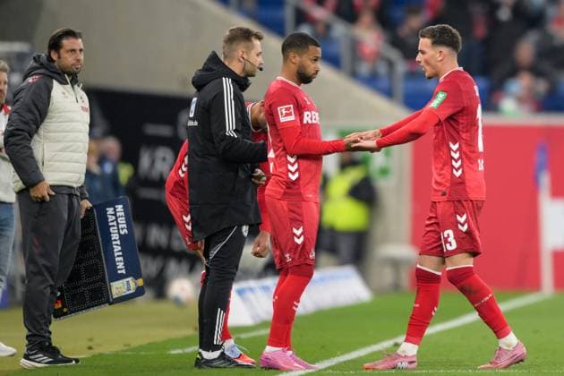 Fußball, 1. Bundesliga, 20251003, TSG 1899 Hoffenheim - 1. FC Köln. Im Bild Auswechslung Wechsel, v.l. Linton MAINA (Köln, 37), Said EL MALA (Köln, 13). Sinsheim PreZero Arena Baden Württemberg Deutschland Copyright: Passion2Press MarkusxFischerx