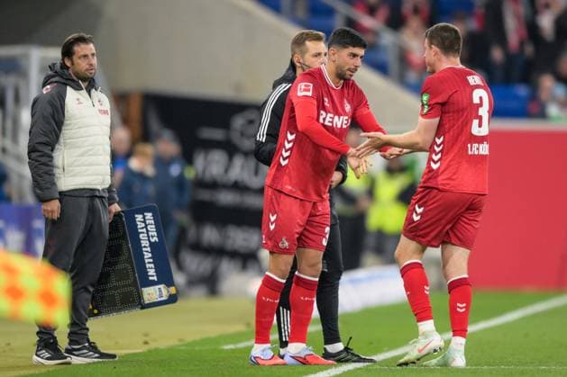 Fußball, 1. Bundesliga, 20251003, TSG 1899 Hoffenheim - 1. FC Köln. Im Bild Auswechslung Wechsel, v.l. Cenk ÖZKACAR (Köln, 39), Dominique HEINTZ (Köln, 3). Sinsheim PreZero Arena Baden Württemberg Deutschland Copyright: Passion2Press MarkusxFischerx