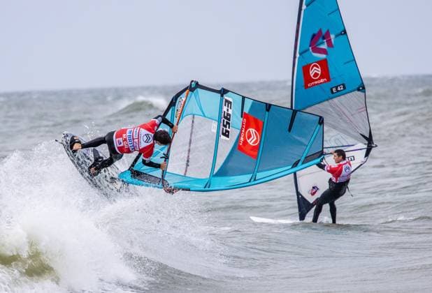 Sport Bilder des Tages Windsurf Worldcup Sylt - Freestyle 03.10.25: Freestyle beim Windsurfing Worldcup auf Sylt. E-959 Gil Gherardi Marino Westerland Brandenburgerstrand Schleswig Holstein Deutschland *** Windsurfing Worldcup Sylt Freestyle 03 10 25 Freestyle at the Windsurfing Worldcup on Sylt E 959 Gil Gherardi Marino Westerland Brandenburgerstrand Schleswig Holstein Germany IKT_5612-2