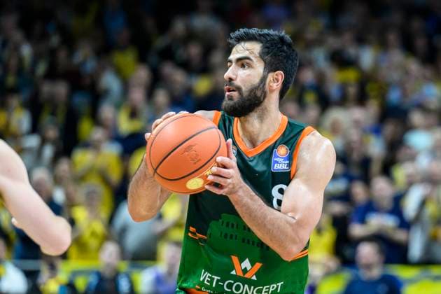 GER, Berlin, Basketball, Alba Berlin vs VET-CONCEPT Gladiators Trier , BBL, Basketball, Uber Arena, im Bild v.l.: Behnam Yakhchali (Trier), 03.10.2025 Copyright: HMBxMedia UwexKoch