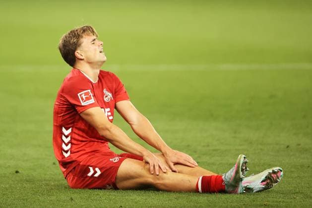 03.10.2025, xtvx, Fussball 1.Bundesliga, TSG 1899 Hoffenheim - 1.FC Köln v.l. Joel Schmied (1. FC Koeln) Verletzung (DFL DFB REGULATIONS PROHIBIT ANY USE OF PHOTOGRAPHS as IMAGE SEQUENCES and or QUASI-VIDEO) Sinsheim