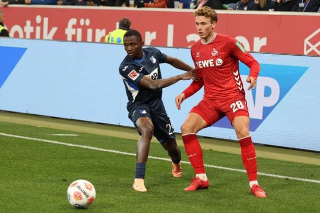03.10.2025, xrekx, Fussball 1.Bundesliga, TSG 1899 Hoffenheim - 1.FC Köln v.l. Bazoumana TourÃ (TSG 1899 Hoffenheim) Sebastian Sebulonsen (1.FC Koeln) (DFL DFB REGULATIONS PROHIBIT ANY USE OF PHOTOGRAPHS as IMAGE SEQUENCES and or QUASI-VIDEO) Sinsheim