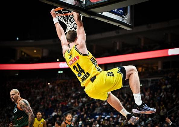 03.10.2025, xlakx, Basketball - easyCredit BBL Basketball Alba Berlin - Gladiators Trier emspor, v.l. Justin Bean (Alba Berlin) Dunking Berlin
