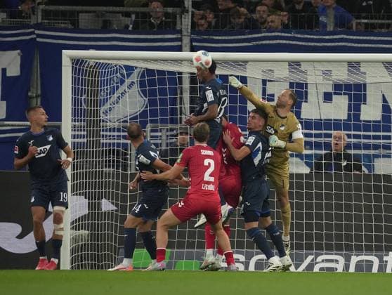 GER, 1.FBL, TSG Hoffenheim vs 1.FC Köln 03.10.2025, PreZero Arena, Sinsheim, GER, 1.FBL, TSG Hoffenheim vs 1.FC Köln , im Bild Vladimir Coufal (Hoffenheim), Joel Schmied (Köln), Bernardo (Hoffenheim), Torwart Oliver Baumann (Hoffenheim), Albian Hajdari (Hoffenheim) DFL regulations prohibit any use of photographs as image sequences and or quasi-video.