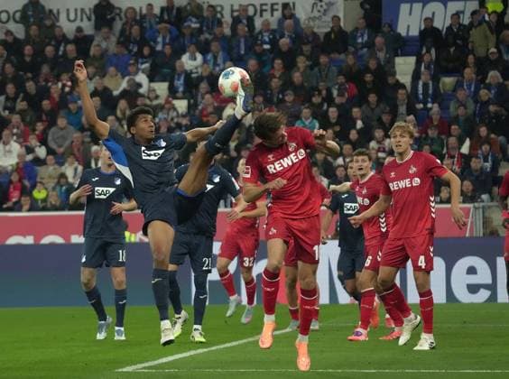 GER, 1.FBL, TSG Hoffenheim vs 1.FC Köln 03.10.2025, PreZero Arena, Sinsheim, GER, 1.FBL, TSG Hoffenheim vs 1.FC Köln , im Bild Bernardo (Hoffenheim), Isak Johannesson (Köln) DFL regulations prohibit any use of photographs as image sequences and or quasi-video.