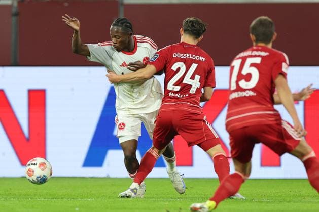 GER, 2. FBL. Fortuna Duesseldorf vs. 1. FC Nuernberg 03.10.2025, Merkur Spiel-Arena, Duesseldorf, GER, 2. FBL. Fortuna Duesseldorf vs. 1. FC Nuernberg, im Bild: Mohamed AlÃ¬ Zoma (1. FC Nuernberg 23), im Zweikampf gegen Florent Muslija (Duesseldorf 24),