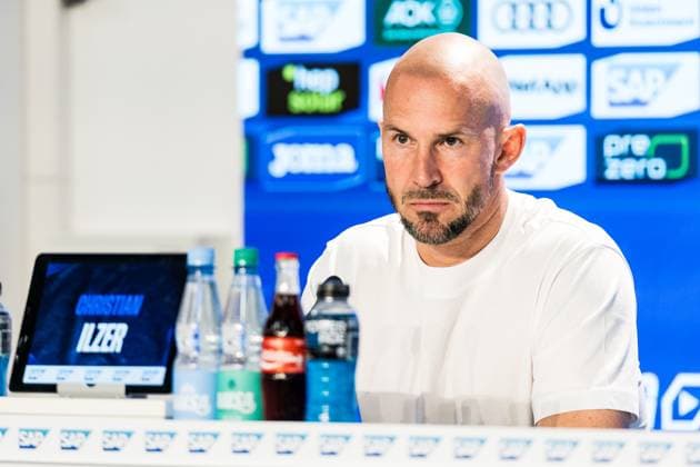 1. Fußball Bundesliga: TSG 1899 Hoffenheim - 1. FC Köln; 03.10.2025 Christian Ilzer (Trainer TSG 1899 Hoffenheim) während der Pressekonferenz 1. Fußball Bundesliga, TSG 1899 Hoffenheim - 1. FC Köln, Sinsheim, PREZERO Arena am 03.10.2025 DFL REGULATIONS PROHIBIT ANY USE OF PHOTOGRAPHS AS IMAGE SEQUENCES AND OR QUASI-VIDEO. Copyright: xBEAUTIFULxSPORTS Wunderlx