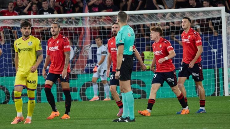 Pamplona, Spain. 3rd Oct 2025. Sports. Football Soccer.CA Osasuna players celebrate a goal of Abel Bretones (1-1) during the football match of La Liga EA Sports between CA Osasuna and Getafe CF played at El Sadar stadium in Pamplona (Spain) on October 3, 2025. Credit: Inigo Alzugaray Cordon Press  Liga 2025-2026