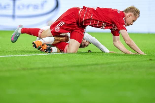 03.10.2025, Fußball, Fortuna Düsseldorf - 1.FC Nürnberg, 2. Fußball Bundesliga, Merkur Spiel-Arena, Saison 2025 2026: Giovanni Haag (Fortuna Düsseldorf 06) stürzt über Rafael Lubach (1FC Nuernberg 18) zu Boden DFB regulations prohibit any use of photographs as image sequences and or quasi-video. Nordrhein-Westfalen Deutschland