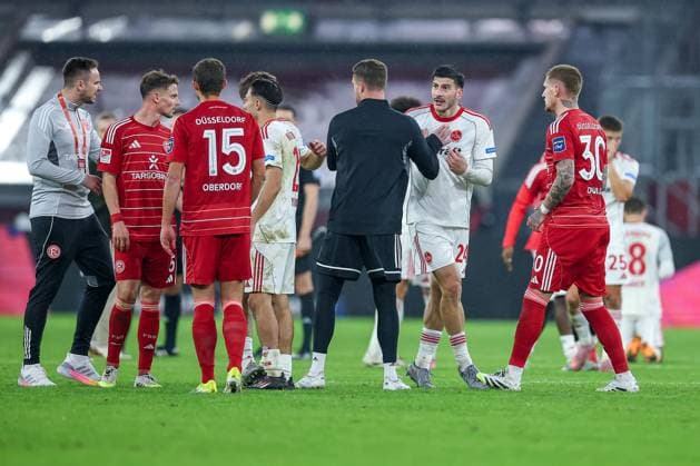 03.10.2025, Fußball, Fortuna Düsseldorf - 1.FC Nürnberg, 2. Fußball Bundesliga, Merkur Spiel-Arena, Saison 2025 2026: Tummult Handgemenge auf dem Spielfeld nach Abpfiff zum Ende des Spiels. Spielende. DFB regulations prohibit any use of photographs as image sequences and or quasi-video. Nordrhein-Westfalen Deutschland