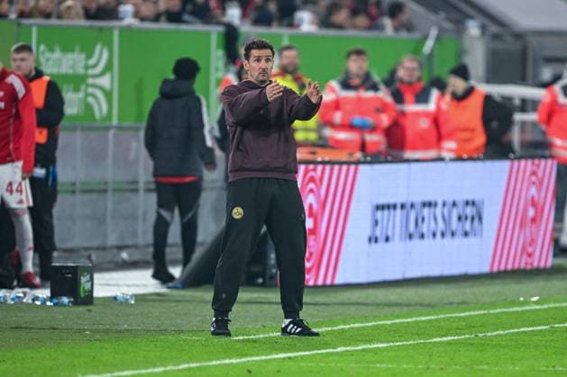2. Bundesliga - Fortuna Düsseldorf - 1. FC Nürnberg am 03.10.2025 in der MERKUR SPIEL-ARENA in Düsseldorf Trainer Miroslav Klose (Nuernberg) unzufrieden, enttäuscht, enttaeuscht, niedergeschlagen.