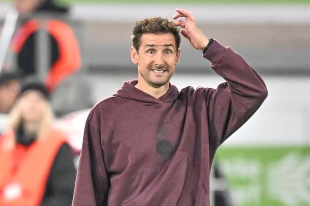 Miroslav Klose (Nuernberg) Gestik Geste gestikuliert Mimik starker Gesichtsausdruck Emotion. 03.10.2025 Fussball Fortuna Duesseldorf vs 1. FC Nuernberg , Merkur Spiel-Arena, Duesseldorf, DFB DFL REGULATIONS PROHIBIT ANY USE OF PHOTOGRAPHS AS IMAGE SEQUENCES AND OR QUASI-VIDE