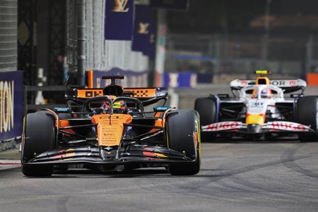 (251004) -- SINGAPORE, Oct. 4, 2025 -- McLaren s Australian driver Oscar Piastri drives during the second practice session of the Formula 1 Singapore Grand Prix 2025, in Singapore, Oct. 3, 2025. (Photo by Xinhua) (SP)SINGAPORE-F1-SINGAPORE GRAND PRIX 2025-SECOND PRACTICE ThenxChihxWey 