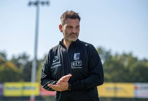 Fussball, Herren, Saison 2025 2026, Regionalliga Nordost (10. Spieltag), FSV 63 Luckenwalde - BSG Chemie Leipzig, Trainer Adrian Alipour (Chemie Leipzig), 27.09. 2025, Copyright: xSebastianxRäppold MatthiasxKochx