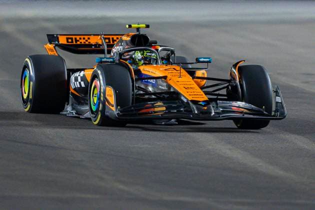 F1 Grand Prix Of Singapore - Practice Lando Norris of Great Britain and McLaren F1 Team drives during the practice sessions at the Formula 1 Singapore Airlines Singapore Grand Prix in Marina Bay Street Circuit, Singapore, on October 3, 2025. Singapore Singapore  Copyright: xRobertxSzaniszlox originalFilename:szaniszlo-notitle251003_npqQx.jpg