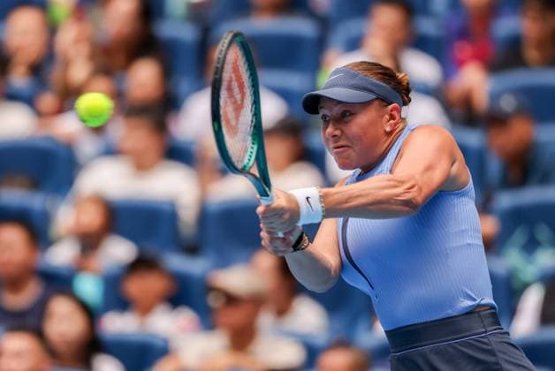 BEIJING, CHINA - OCTOBER 04: Amanda Anisimova of the United States returns a shot in the Women s Singles Semifinal match against Coco Gauff of the United States on day 13 of the 2025 China Open at the National Tennis Center on October 4, 2025 in Beijing, China.  Copyright: xVCGx 111595019991