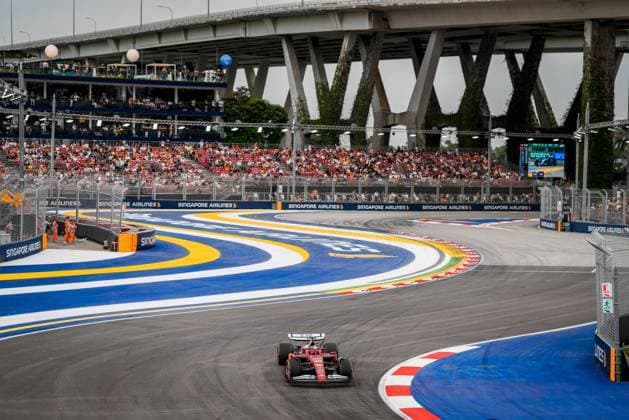 Formula 1 Singapore Airlines Singapore Grand Prix 2025 Alexis Perrin OVERTAKE MAXPPP - Singapore 04 10 2025 16 LECLERC Charles (mon), Scuderia Ferrari HP, action at the Formula 1 Singapore Airlines Singapore Grand Prix 2025, the 18th round of the 2025 FIA Formula 1 World Championship, WM, Weltmeisterschaft at the Marina Bay Street Circuit in Singapore, Singapore, from 2 to 5 October 2025 Singapore Marina Bay Street Circuit Singapore  Copyright: xOVERTAKE MAXPPPxAlexisxPerrinx OVT202510041265 OVT202510041265