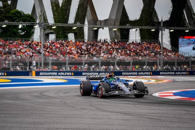 Formula 1 Singapore Airlines Singapore Grand Prix 2025 Remy Midez OVERTAKE MAXPPP - Singapore 04 10 2025 23 ALBON Alexander (tha), Atlassian Williams Racing, action at the Formula 1 Singapore Airlines Singapore Grand Prix 2025, the 18th round of the 2025 FIA Formula 1 World Championship, WM, Weltmeisterschaft at the Marina Bay Street Circuit in Singapore, Singapore, from 2 to 5 October 2025 Singapore Marina Bay Street Circuit Singapore  Copyright: xOVERTAKE MAXPPPxRemyxMidezx OVT202510041288 OVT202510041288