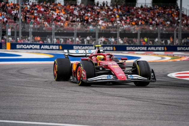 Formula 1 Singapore Airlines Singapore Grand Prix 2025 Remy Midez OVERTAKE MAXPPP - Singapore 04 10 2025 44 HAMILTON Lewis (gbr), Scuderia Ferrari HP, action at the Formula 1 Singapore Airlines Singapore Grand Prix 2025, the 18th round of the 2025 FIA Formula 1 World Championship, WM, Weltmeisterschaft at the Marina Bay Street Circuit in Singapore, Singapore, from 2 to 5 October 2025 Singapore Marina Bay Street Circuit Singapore  Copyright: xOVERTAKE MAXPPPxRemyxMidezx OVT202510041293 OVT202510041293