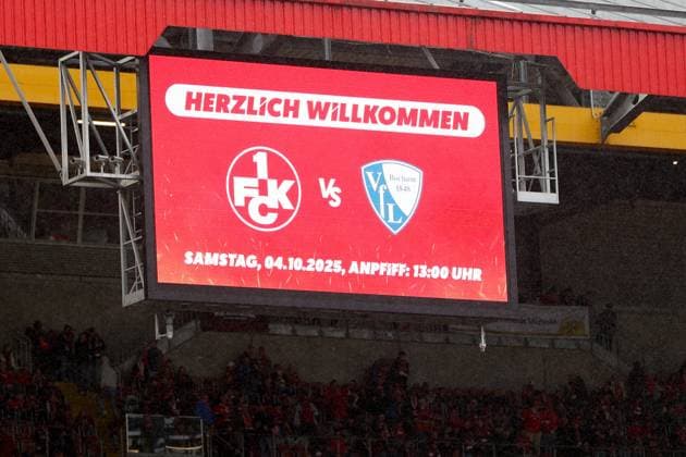 04.10.2025, xmohx, Fussball 2.Bundesliga, 1.FC Kaiserslautern - VfL Bochum v.l. Anzeigetafel (DFL DFB REGULATIONS PROHIBIT ANY USE OF PHOTOGRAPHS as IMAGE SEQUENCES and or QUASI-VIDEO) Kaiserslautern