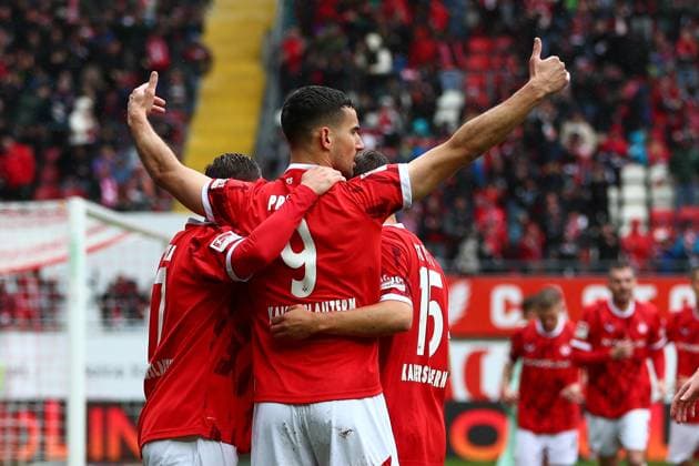 04.10.2025, xmohx, Fussball 2.Bundesliga, 1.FC Kaiserslautern - VfL Bochum v.l. Torjubel nach dem Tor zum celebrating the goal celebrate 1:0 durch Ivan Prtajin (1. FC Kaiserslautern) (DFL DFB REGULATIONS PROHIBIT ANY USE OF PHOTOGRAPHS as IMAGE SEQUENCES and or QUASI-VIDEO) Kaiserslautern