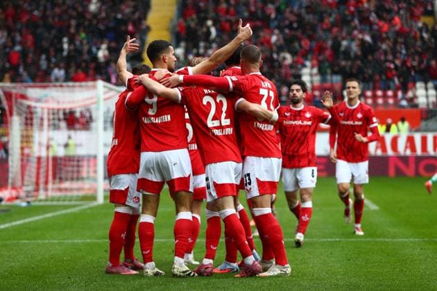04.10.2025, xmohx, Fussball 2.Bundesliga, 1.FC Kaiserslautern - VfL Bochum v.l. Torjubel nach dem Tor zum celebrating the goal celebrate 1:0 durch Ivan Prtajin (1. FC Kaiserslautern) (DFL DFB REGULATIONS PROHIBIT ANY USE OF PHOTOGRAPHS as IMAGE SEQUENCES and or QUASI-VIDEO) Kaiserslautern