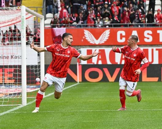 Fussball - 2. Bundesliga - Saison 2025 26 1. FC Kaiserslautern 04.10.2025 Fritz-Walter-Stadion 1. FC Kaiserslautern (fck) - VfL Bochum (bo) FCK09 NACH DEM 1:0, RE: Marlon RITTER (1. FC Kaiserslautern) 1. FC Kaiserslautern