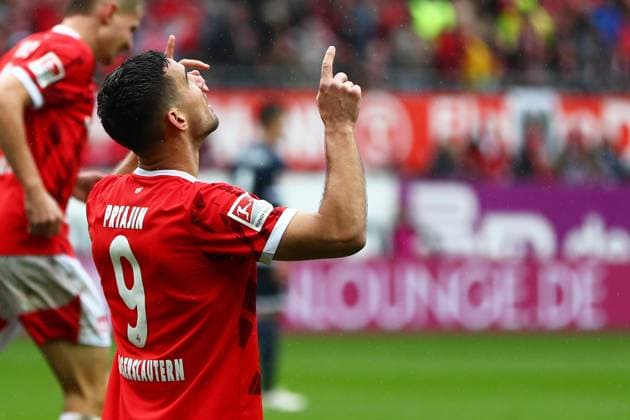 04.10.2025, xmohx, Fussball 2.Bundesliga, 1.FC Kaiserslautern - VfL Bochum v.l. Torjubel nach dem Tor zum celebrating the goal celebrate 1:0 durch Ivan Prtajin (1. FC Kaiserslautern) (DFL DFB REGULATIONS PROHIBIT ANY USE OF PHOTOGRAPHS as IMAGE SEQUENCES and or QUASI-VIDEO) Kaiserslautern