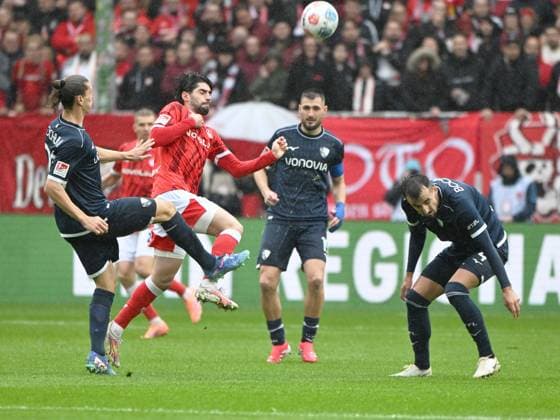 Fussball - 2. Bundesliga - Saison 2025 26 1. FC Kaiserslautern 04.10.2025 Fritz-Walter-Stadion 1. FC Kaiserslautern (fck) - VfL Bochum (bo) Semih SAHIN (1. FC Kaiserslautern), mi, 1. FC Kaiserslautern