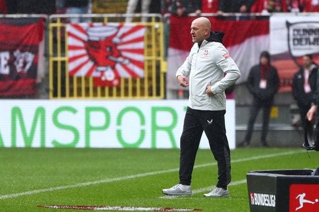 04.10.2025, xmohx, Fussball 2.Bundesliga, 1.FC Kaiserslautern - VfL Bochum v.l. Trainer Torsten Lieberknecht (1. FC Kaiserslautern) (DFL DFB REGULATIONS PROHIBIT ANY USE OF PHOTOGRAPHS as IMAGE SEQUENCES and or QUASI-VIDEO) Kaiserslautern