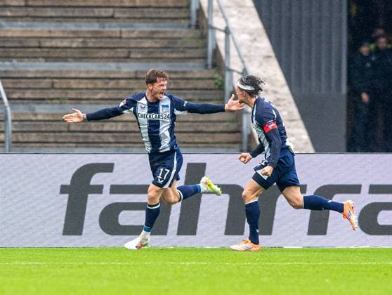 Fussball, Herren, Saison 2025 2026, 2. Bundesliga (8. Spieltag), Hertha BSC - SC Preußen Münster, v.l. Sebastian Grönning (Hertha BSC), Fabian Reese (Hertha BSC), Jubel nach Tor zum 1:0, 04.10. 2025, Copyright: xSebastianxRäppold MatthiasxKochx