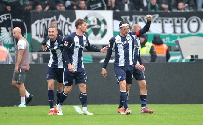 Sebastian Grönning jubelt nach 1:0 mit Fabian Reese Freude Emotion Jubel Fußball Fussball DFL 2.Bundesliga Herren 8. Spieltag Saison 2025 2026 04.10.2025 Hertha BSC Berlin vs. Preußen Münster DFL regulations prohibit any use of photographs as image sequences and or quasi-video