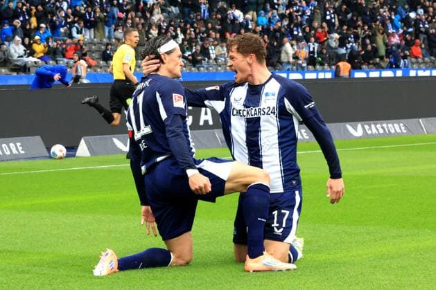 DEU, DFL, 2. FBL, Hertha BSC vs. Preussen Muenster, 04.10.2025, Berliner Olympiastadion, Berlin, DEU, DFL, 2. FBL, Hertha BSC vs. Preussen Muenster, im Bild Fabian Reese (Hertha BSC Berlin 11), Sebastian Groenning (Hertha BSC Berlin 17) DFL - regulations prohibit any use of Photographs as image sequences and or quasi-video