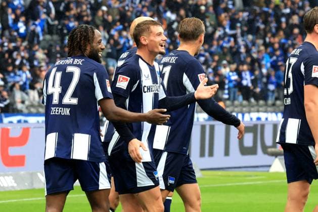 DEU, DFL, 2. FBL, Hertha BSC vs. Preussen Muenster, 04.10.2025, Berliner Olympiastadion, Berlin, DEU, DFL, 2. FBL, Hertha BSC vs. Preussen Muenster, im Bild 1:0 durch Michael Cuisance (Hertha BSC Berlin 10), Marton Dardai (Hertha BSC Berlin 31), Linus Gechter (Hertha BSC Berlin 44) DFL - regulations prohibit any use of Photographs as image sequences and or quasi-video