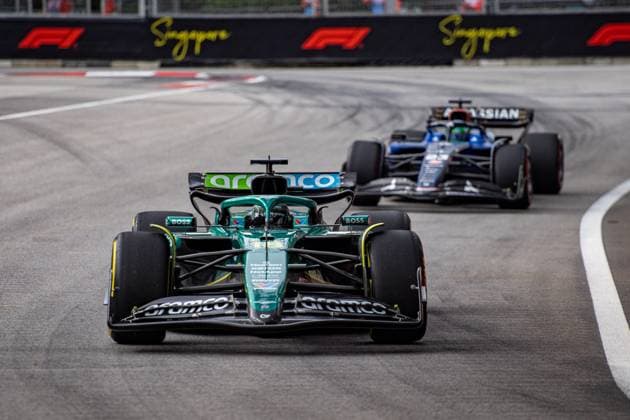 Formel 1 GP Singapur. Samstag, 04.10.2025 Lance Stroll 18, Aston Martin Aramco F1 Team und Alexander Albon 23, Williams Racing; Formel 1 GP Singapur. Samstag, 04.10.2025 Copyright: xBEAUTIFULxSPORTS Erlhofx