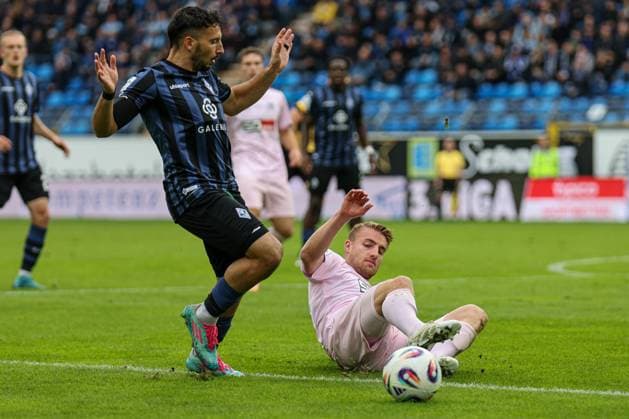 Fridolin Wagner (VfL Osnabr?ck, 26) antizipiert Arianit Ferati (SV Waldhof Mannheim, 10) beim SV Waldhof Mannheim - VfL Osnabrueck am 04.10.25 in Carl Benz Stadion, Mannheim xamx Foto: Alfio Marino