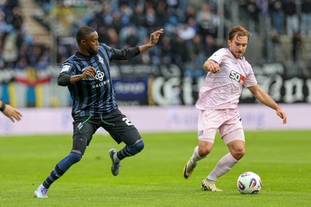 Adama Diakhaby (SV Waldhof Mannheim, 27) im Zweikampf gegen Frederik Christensen (VfL Osnabr?ck, 3) beim SV Waldhof Mannheim - VfL Osnabrueck am 04.10.25 in Carl Benz Stadion, Mannheim xamx Foto: Alfio Marino