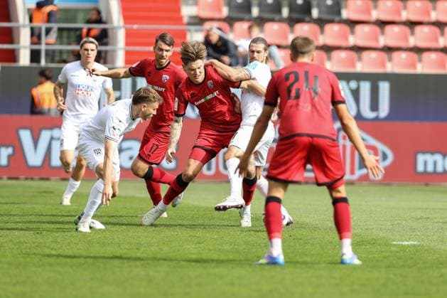 3. Liga; FC Ingolstadt 04 - SSV Ulm; Zweikampf Kampf um den Ball Frederik Christensen (11, FCI) Chessa Dennis (11 Ulm) 3. Liga - FC Ingolstadt 04 Saison 2025 2026 SSV Ulm