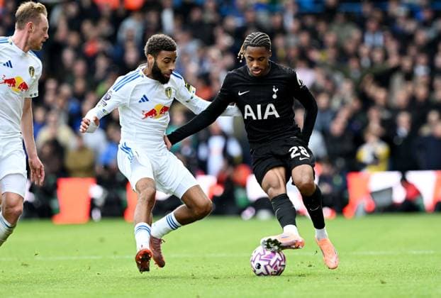 Wilson Odobert of Tottenham Hotspur and Jayden Bogle of Leeds United Leeds United v Tottenham Hotspur, Premier League, Football, Elland Road, Leeds, UK - 04 Oct 2025Leeds Elland Road United Kingdom EDITORIAL USE ONLY No use with unauthorised audio, video, data, fixture lists, club league logos or live services. Online in-match use limited to 120 images, no video emulation. No use in betting, games or single club league player publications. Copyright: xAnnaxGowthorpe Shutterstockx 15515788aj