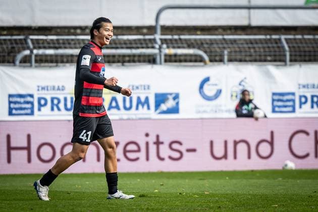 3. Liga: FC Viktoria Köln - TSV Havelse, 04.10.2025 Jubel zum 1:0 durch Soichiro Kozuki (Viktoria Köln, 41) ; Köln, 4.10.2025, 10. Spieltag der 3. Fußball-Liga, FC Viktoria Köln - TSV Havelse im Sportpark Hoehenberg in Köln. Die DFL-Bestimmungen verbieten die Verwendung von Fotografien als Bildsequenzen und oder Quasi-Videos. Copyright: xBEAUTIFULxSPORTS LeahxKohringx