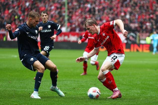 04.10.2025, xmohx, Fussball 2.Bundesliga, 1.FC Kaiserslautern - VfL Bochum v.l. Leandro Morgalla (VfL Bochum) Mika Haas (1. FC Kaiserslautern) Zweikampf, Aktion, action, battle for the ball (DFL DFB REGULATIONS PROHIBIT ANY USE OF PHOTOGRAPHS as IMAGE SEQUENCES and or QUASI-VIDEO) Kaiserslautern